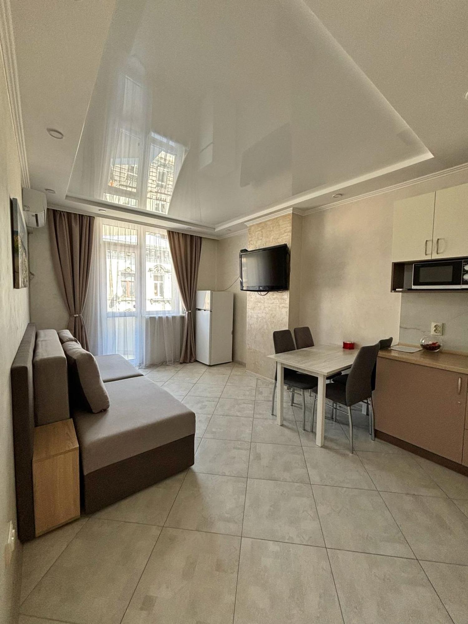 Apartment In Khmelnytsky Street リヴィウ エクステリア 写真